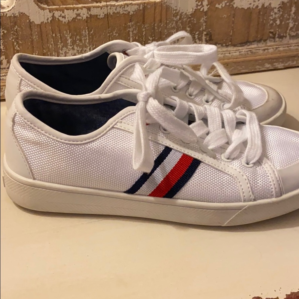 Tommy Hilfiger classic tennis shoes